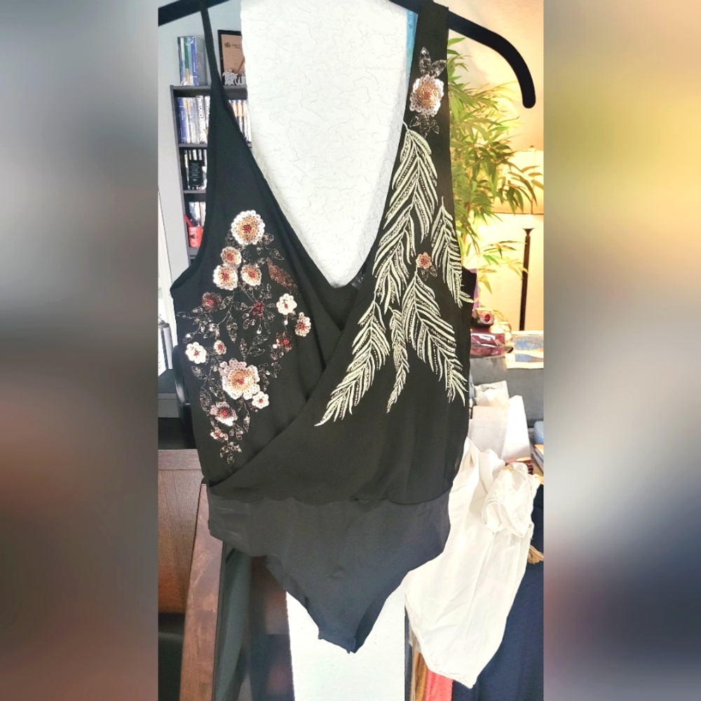 ZARA SZ M ONE PIECE BODY SUIT.V-NECK